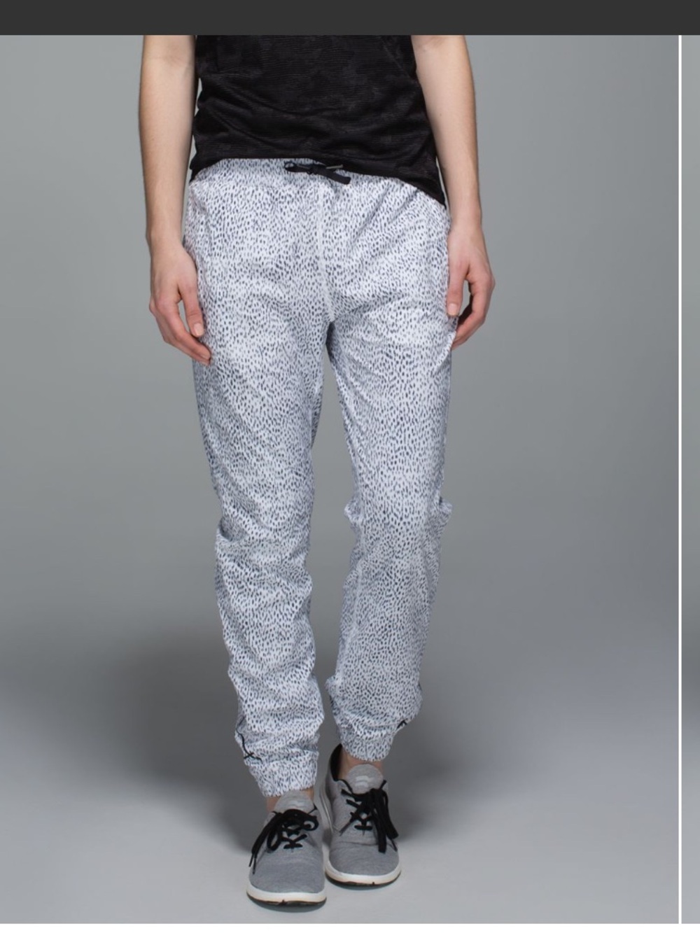 Lululemon Trainer Track Pant
Dottie Dash White Black / Black